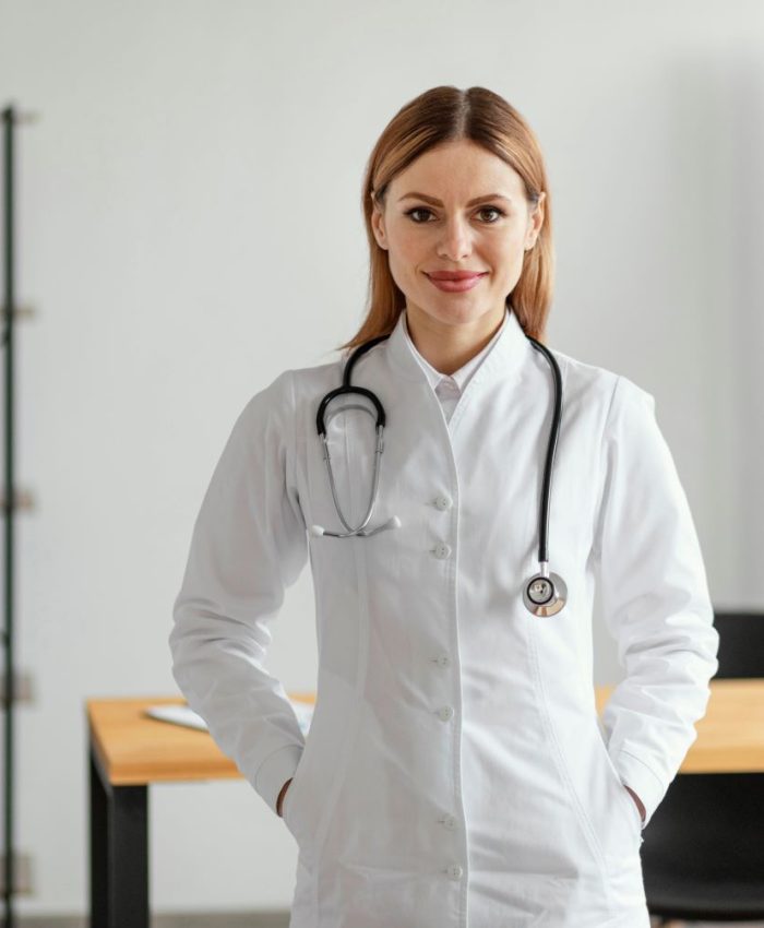 medium-shot-doctor-with-stethoscope