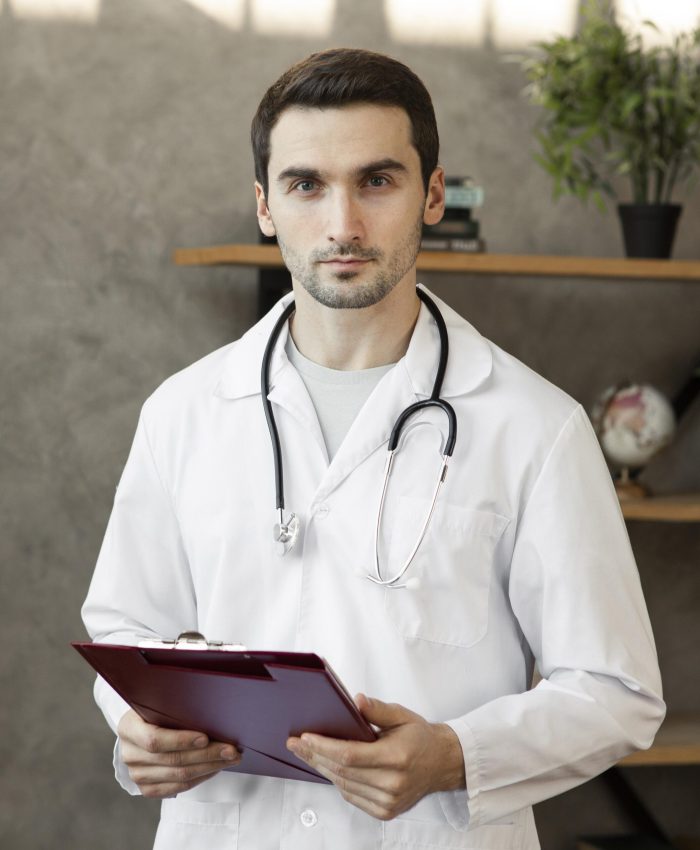medium-shot-doctor-with-stethoscope medium-shot-doctor-with-stethoscope